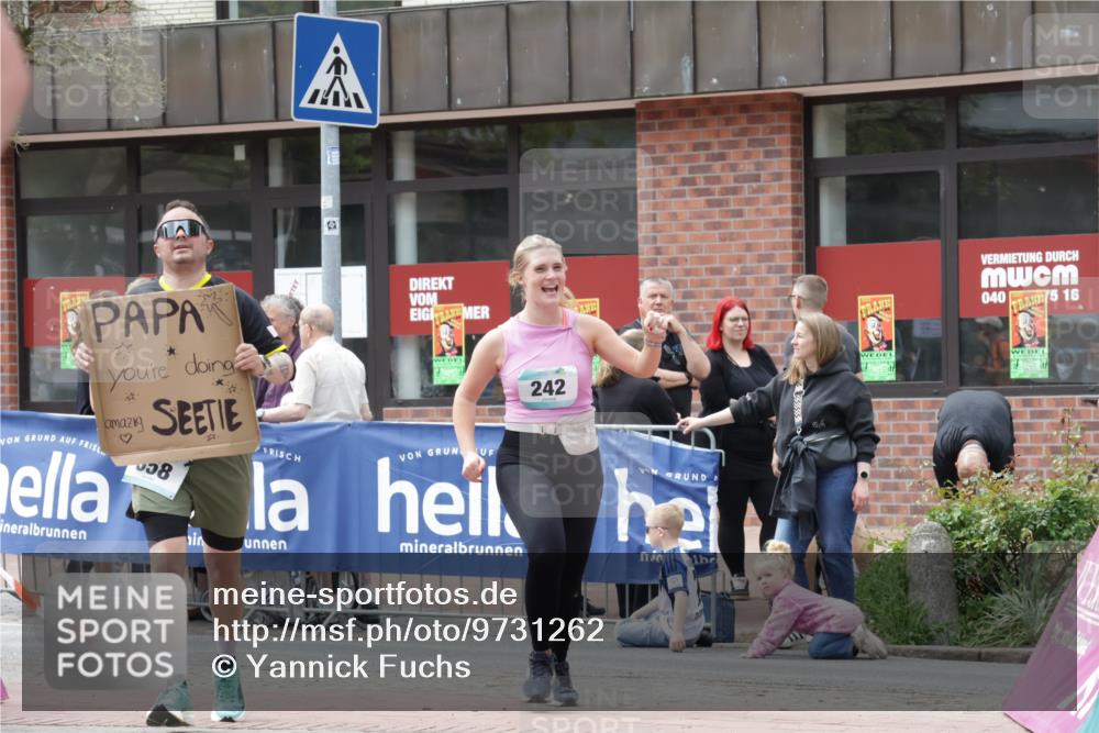 10.05.2026 - 8. Wedeler Halbmarathon Yannick Fuchs http://msf.ph/oto/9731262 10.05.2026 12:19:29 Ziel 242, 321, 358, 708 meine-sportfotos.de