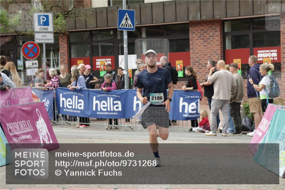 10.05.2026 - 8. Wedeler Halbmarathon Yannick Fuchs http://msf.ph/oto/9731268 10.05.2026 11:45:34 Ziel 367, 976, 2186 meine-sportfotos.de