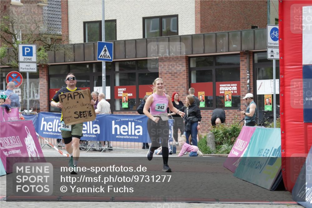 10.05.2026 - 8. Wedeler Halbmarathon Yannick Fuchs http://msf.ph/oto/9731277 10.05.2026 12:19:29 Ziel 242, 321, 358, 708 meine-sportfotos.de
