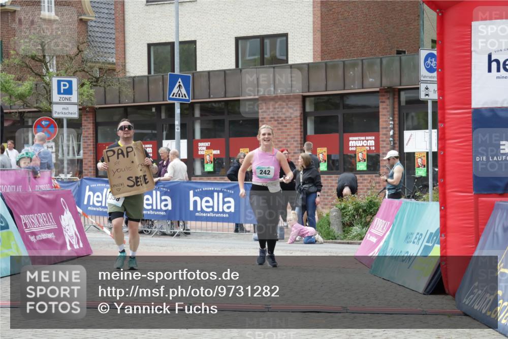 10.05.2026 - 8. Wedeler Halbmarathon Yannick Fuchs http://msf.ph/oto/9731282 10.05.2026 12:19:29 Ziel 242, 321, 358, 708 meine-sportfotos.de