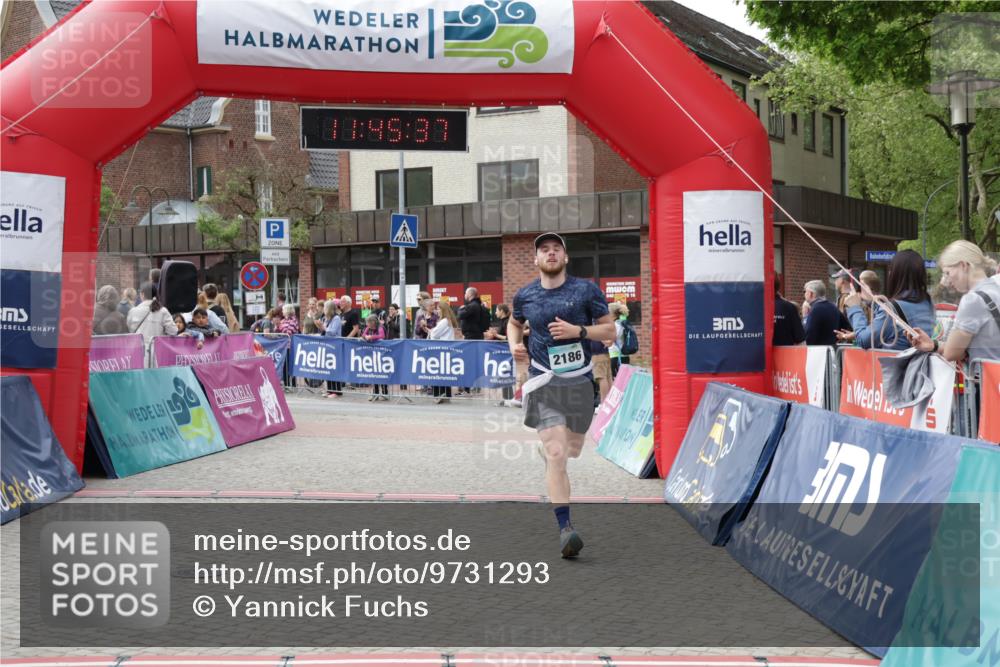 10.05.2026 - 8. Wedeler Halbmarathon Yannick Fuchs http://msf.ph/oto/9731293 10.05.2026 11:45:35 Ziel 367, 976, 2186 meine-sportfotos.de