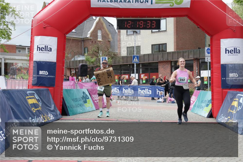 10.05.2026 - 8. Wedeler Halbmarathon Yannick Fuchs http://msf.ph/oto/9731309 10.05.2026 12:19:31 Ziel 242, 321, 358, 708 meine-sportfotos.de