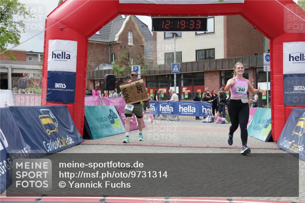 10.05.2026 - 8. Wedeler Halbmarathon Yannick Fuchs http://msf.ph/oto/9731314 10.05.2026 12:19:31 Ziel 242, 321, 358, 708 meine-sportfotos.de