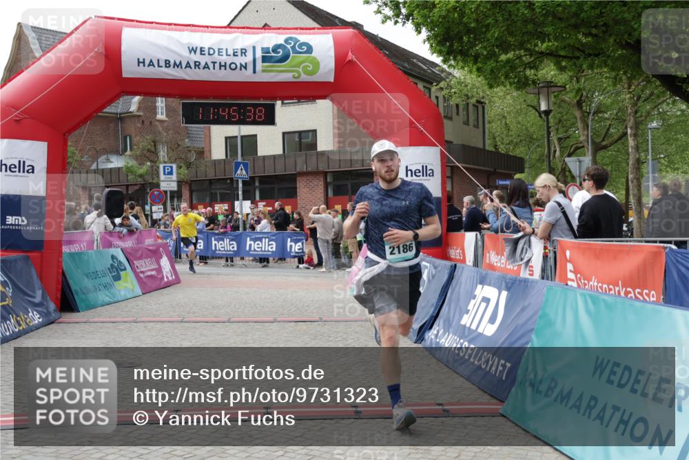 10.05.2026 - 8. Wedeler Halbmarathon Yannick Fuchs http://msf.ph/oto/9731323 10.05.2026 11:45:36 Ziel 367, 370, 2186 meine-sportfotos.de