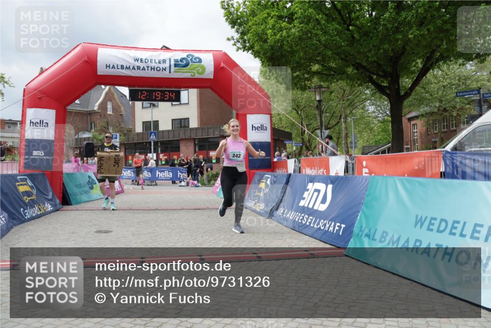 10.05.2026 - 8. Wedeler Halbmarathon Yannick Fuchs http://msf.ph/oto/9731326 10.05.2026 12:19:32 Ziel 242, 358, 708, 2012 meine-sportfotos.de