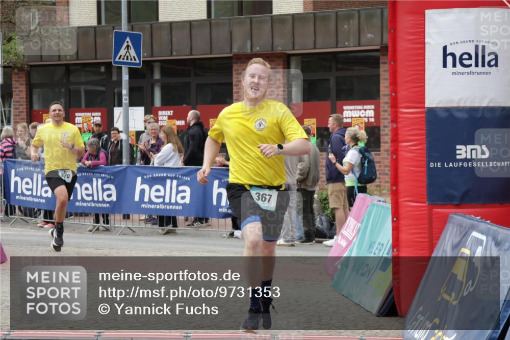 10.05.2026 - 8. Wedeler Halbmarathon Yannick Fuchs http://msf.ph/oto/9731353 10.05.2026 11:45:38 Ziel 367, 370, 2069, 2186 meine-sportfotos.de