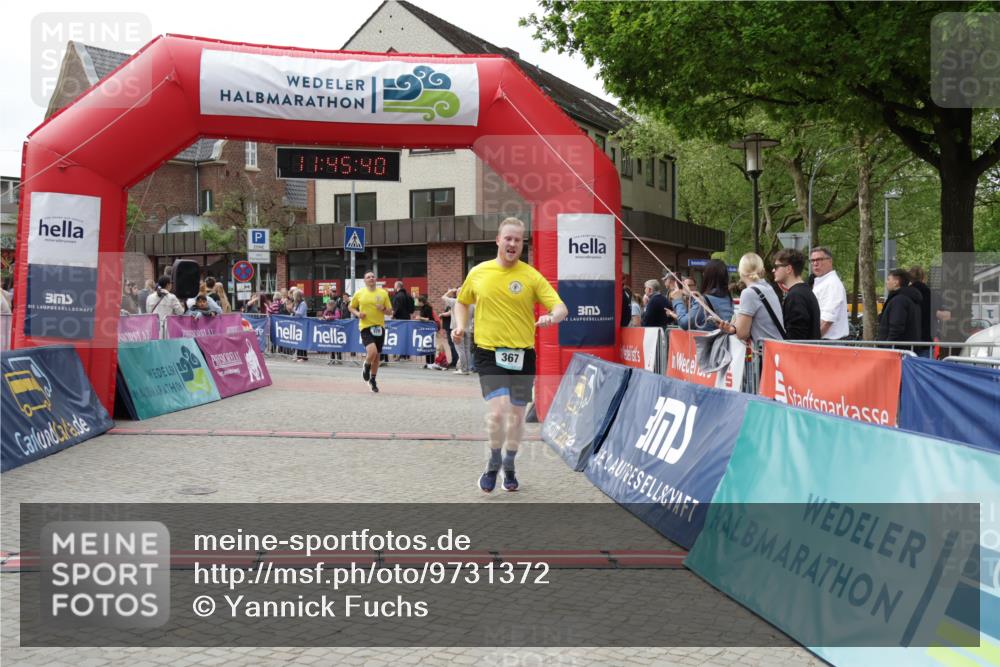 10.05.2026 - 8. Wedeler Halbmarathon Yannick Fuchs http://msf.ph/oto/9731372 10.05.2026 11:45:39 Ziel 367, 370, 2069, 2186 meine-sportfotos.de