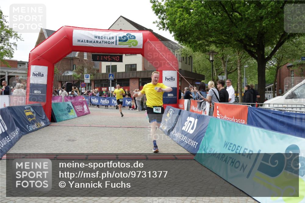 10.05.2026 - 8. Wedeler Halbmarathon Yannick Fuchs http://msf.ph/oto/9731377 10.05.2026 11:45:39 Ziel 367, 370, 2069, 2186 meine-sportfotos.de