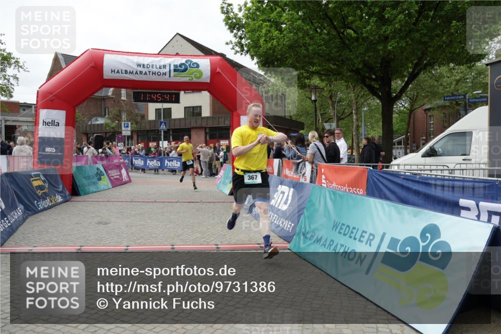 10.05.2026 - 8. Wedeler Halbmarathon Yannick Fuchs http://msf.ph/oto/9731386 10.05.2026 11:45:39 Ziel 367, 370, 2069, 2186 meine-sportfotos.de