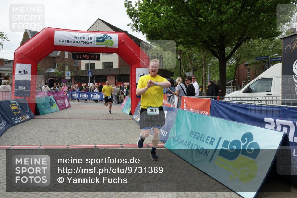 10.05.2026 - 8. Wedeler Halbmarathon Yannick Fuchs http://msf.ph/oto/9731389 10.05.2026 11:45:39 Ziel 367, 370, 2069, 2186 meine-sportfotos.de
