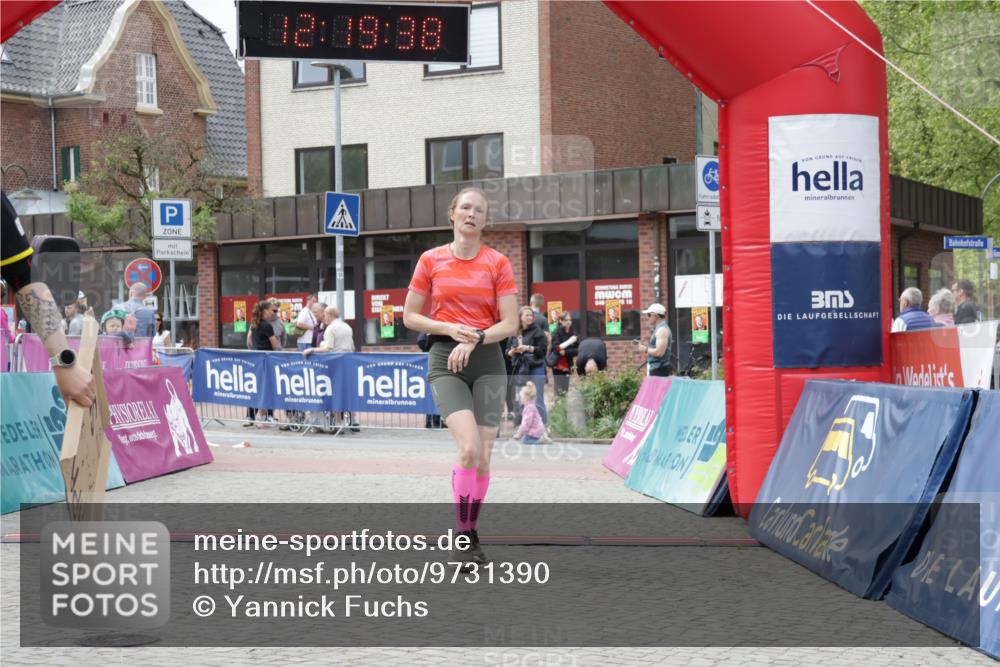 10.05.2026 - 8. Wedeler Halbmarathon Yannick Fuchs http://msf.ph/oto/9731390 10.05.2026 12:19:36 Ziel 242, 358, 2012 meine-sportfotos.de