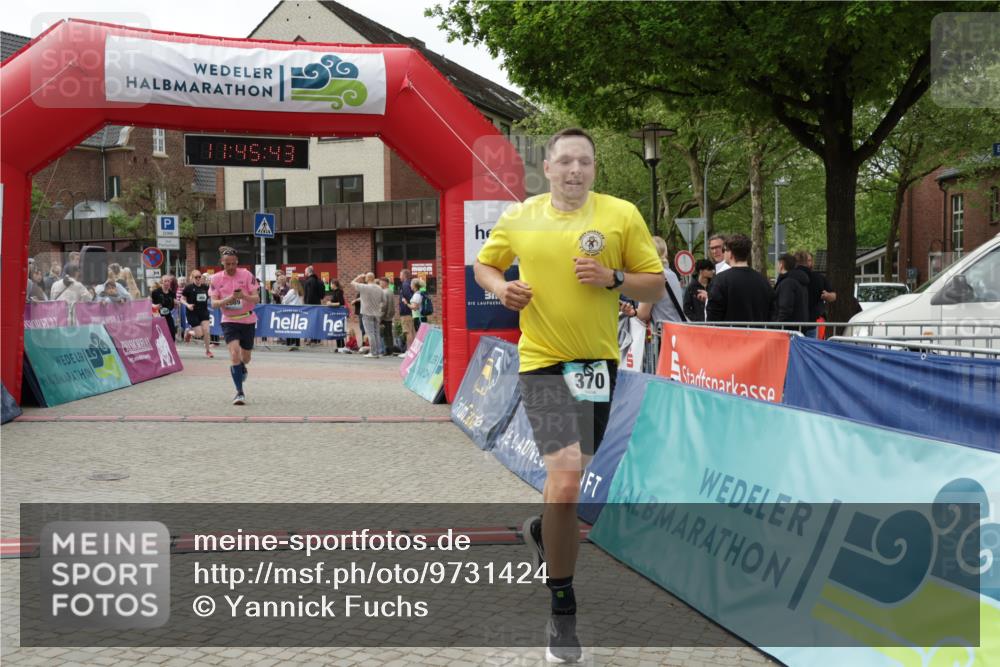 10.05.2026 - 8. Wedeler Halbmarathon Yannick Fuchs http://msf.ph/oto/9731424 10.05.2026 11:45:42 Ziel 367, 370, 459, 460, 2069 meine-sportfotos.de
