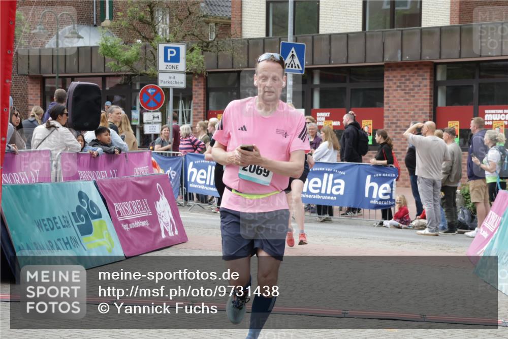 10.05.2026 - 8. Wedeler Halbmarathon Yannick Fuchs http://msf.ph/oto/9731438 10.05.2026 11:45:43 Ziel 367, 370, 459, 460, 2069 meine-sportfotos.de