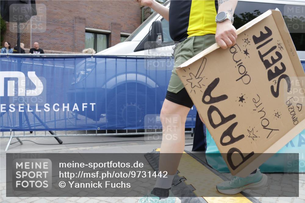 10.05.2026 - 8. Wedeler Halbmarathon Yannick Fuchs http://msf.ph/oto/9731442 10.05.2026 12:19:40 Ziel 2012 meine-sportfotos.de