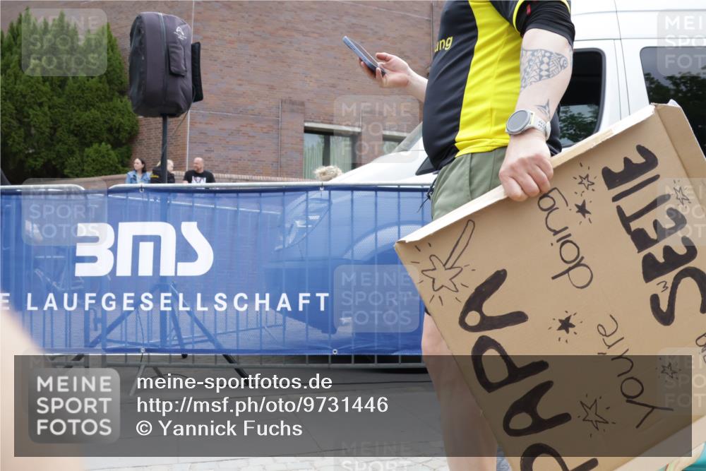 10.05.2026 - 8. Wedeler Halbmarathon Yannick Fuchs http://msf.ph/oto/9731446 10.05.2026 12:19:41 Ziel 327, 2012 meine-sportfotos.de