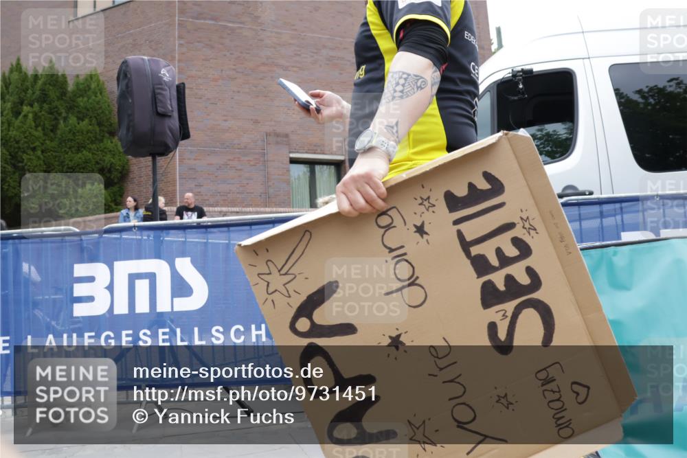 10.05.2026 - 8. Wedeler Halbmarathon Yannick Fuchs http://msf.ph/oto/9731451 10.05.2026 12:19:41 Ziel 327, 2012 meine-sportfotos.de