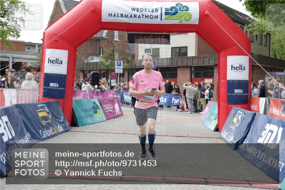 10.05.2026 - 8. Wedeler Halbmarathon Yannick Fuchs http://msf.ph/oto/9731453 10.05.2026 11:45:43 Ziel 367, 370, 459, 460, 2069 meine-sportfotos.de