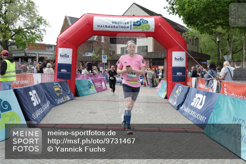 10.05.2026 - 8. Wedeler Halbmarathon Yannick Fuchs http://msf.ph/oto/9731467 10.05.2026 11:45:44 Ziel 367, 370, 459, 460, 2069 meine-sportfotos.de