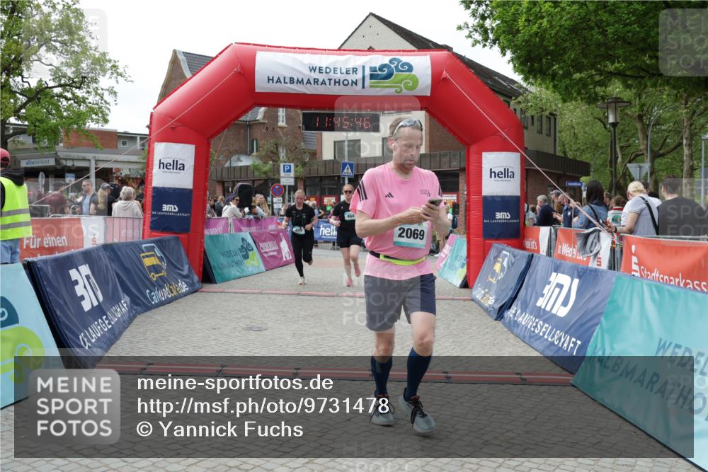 10.05.2026 - 8. Wedeler Halbmarathon Yannick Fuchs http://msf.ph/oto/9731478 10.05.2026 11:45:44 Ziel 367, 370, 459, 460, 2069 meine-sportfotos.de