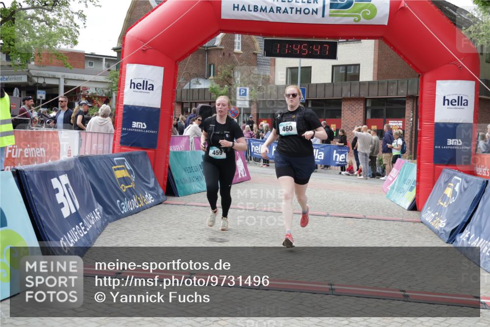 10.05.2026 - 8. Wedeler Halbmarathon Yannick Fuchs http://msf.ph/oto/9731496 10.05.2026 11:45:45 Ziel 370, 459, 460, 2069 meine-sportfotos.de