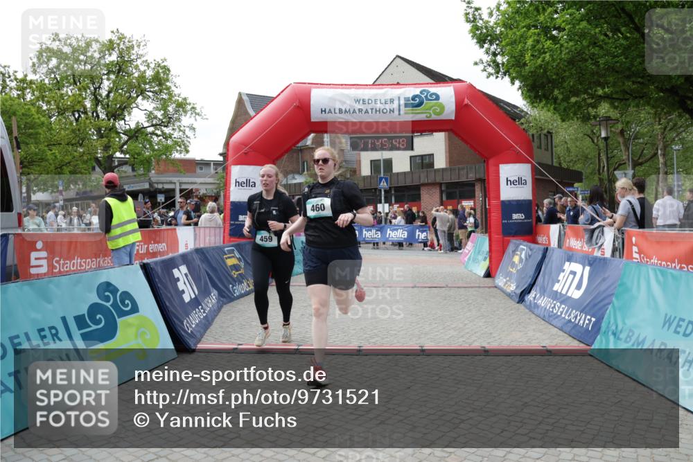 10.05.2026 - 8. Wedeler Halbmarathon Yannick Fuchs http://msf.ph/oto/9731521 10.05.2026 11:45:46 Ziel 370, 459, 460, 2069 meine-sportfotos.de