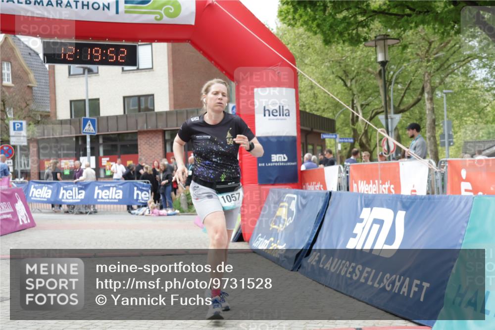 10.05.2026 - 8. Wedeler Halbmarathon Yannick Fuchs http://msf.ph/oto/9731528 10.05.2026 12:19:50 Ziel 327, 1057 meine-sportfotos.de