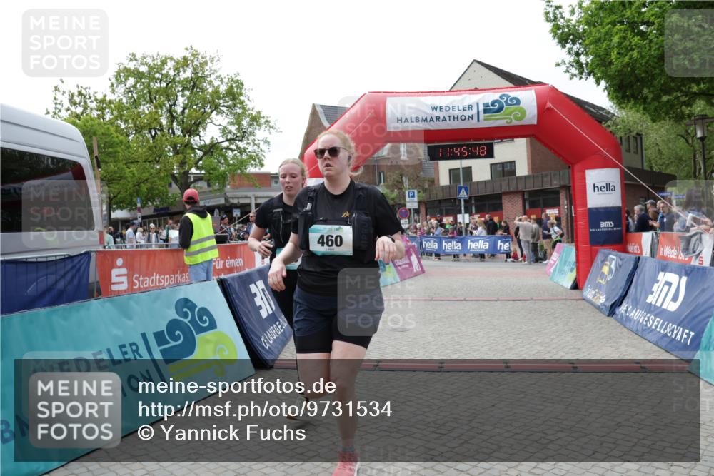 10.05.2026 - 8. Wedeler Halbmarathon Yannick Fuchs http://msf.ph/oto/9731534 10.05.2026 11:45:47 Ziel 443, 459, 460, 2069 meine-sportfotos.de