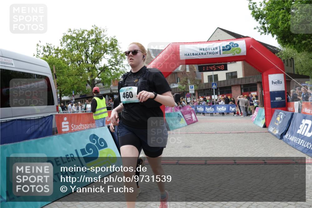 10.05.2026 - 8. Wedeler Halbmarathon Yannick Fuchs http://msf.ph/oto/9731539 10.05.2026 11:45:47 Ziel 443, 459, 460, 2069 meine-sportfotos.de