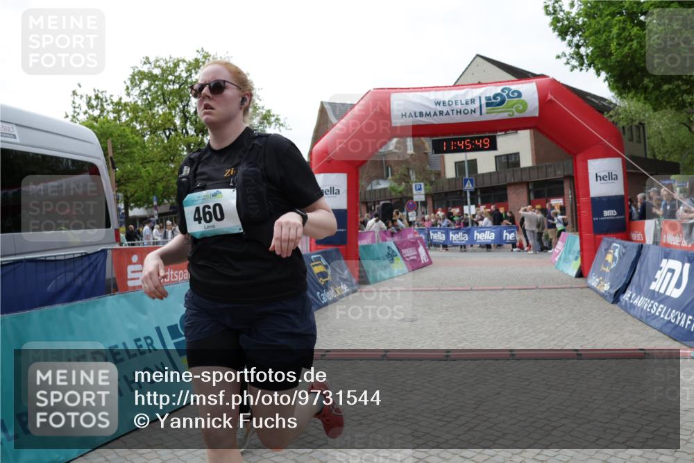 10.05.2026 - 8. Wedeler Halbmarathon Yannick Fuchs http://msf.ph/oto/9731544 10.05.2026 11:45:47 Ziel 443, 459, 460, 2069 meine-sportfotos.de