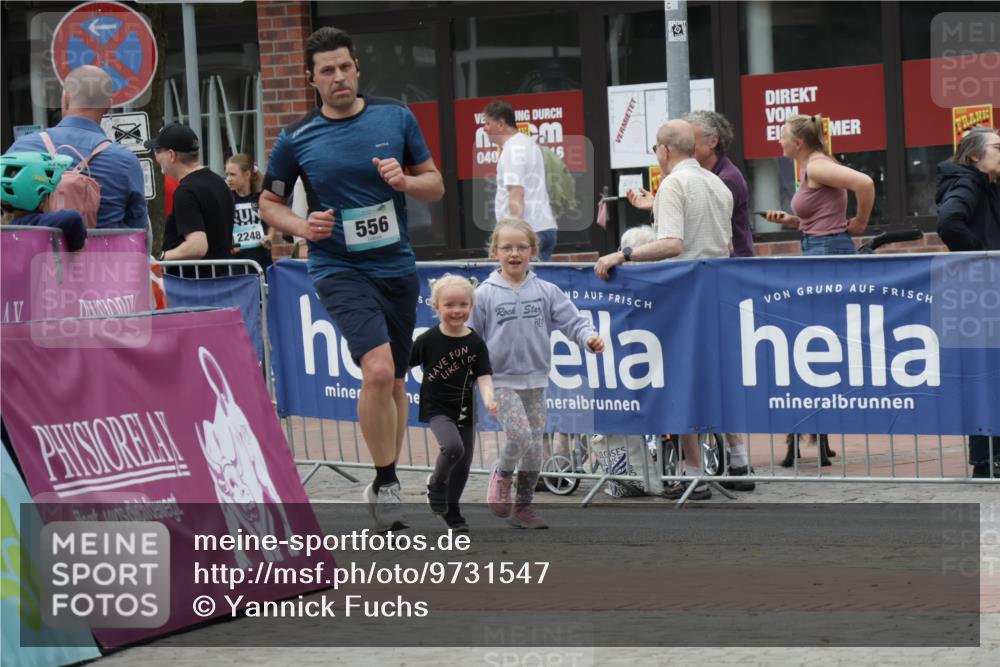 10.05.2026 - 8. Wedeler Halbmarathon Yannick Fuchs http://msf.ph/oto/9731547 10.05.2026 12:21:01 Ziel 556 meine-sportfotos.de