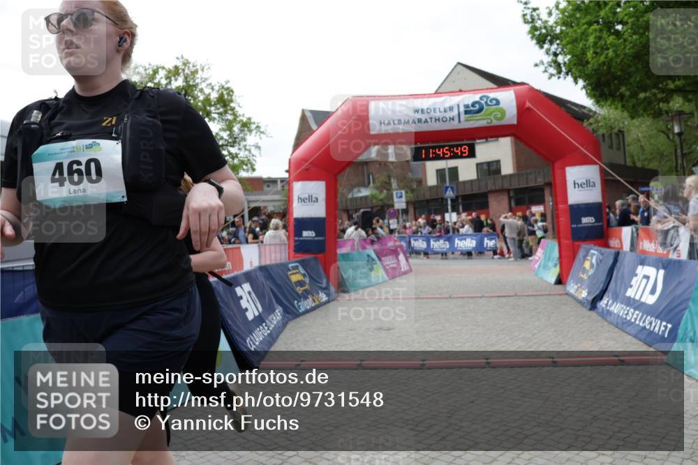 10.05.2026 - 8. Wedeler Halbmarathon Yannick Fuchs http://msf.ph/oto/9731548 10.05.2026 11:45:47 Ziel 443, 459, 460, 2069 meine-sportfotos.de