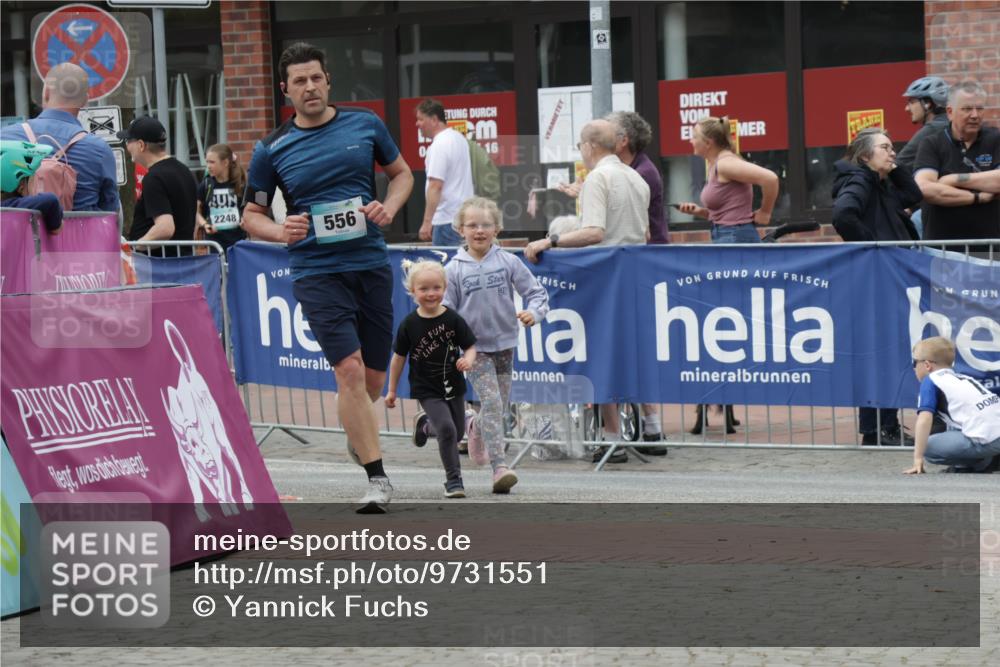 10.05.2026 - 8. Wedeler Halbmarathon Yannick Fuchs http://msf.ph/oto/9731551 10.05.2026 12:21:01 Ziel 556 meine-sportfotos.de