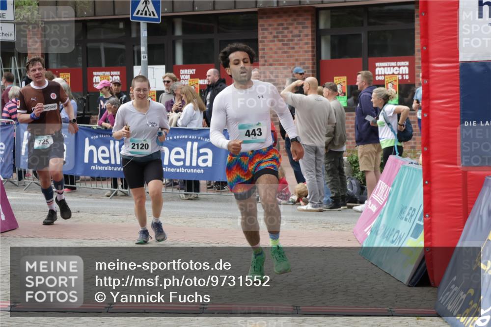 10.05.2026 - 8. Wedeler Halbmarathon Yannick Fuchs http://msf.ph/oto/9731552 10.05.2026 11:45:51 Ziel 443, 459, 725, 2120 meine-sportfotos.de