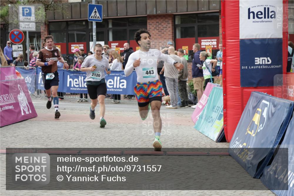 10.05.2026 - 8. Wedeler Halbmarathon Yannick Fuchs http://msf.ph/oto/9731557 10.05.2026 11:45:51 Ziel 443, 459, 725, 2120 meine-sportfotos.de