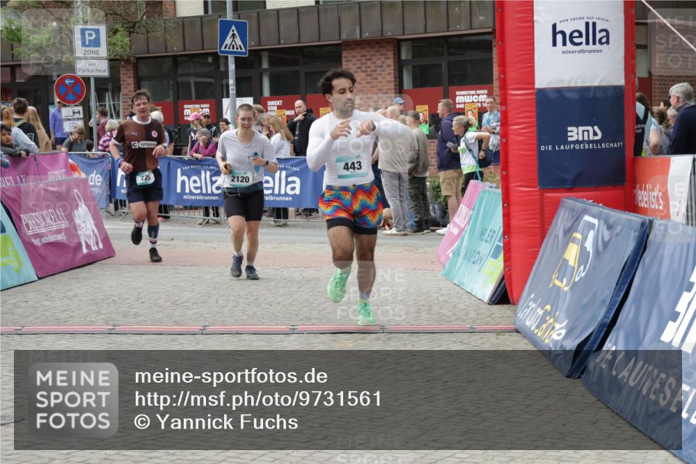 10.05.2026 - 8. Wedeler Halbmarathon Yannick Fuchs http://msf.ph/oto/9731561 10.05.2026 11:45:51 Ziel 443, 459, 725, 2120 meine-sportfotos.de