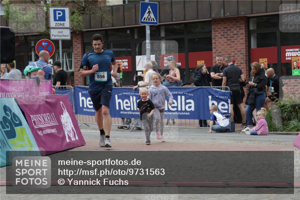 10.05.2026 - 8. Wedeler Halbmarathon Yannick Fuchs http://msf.ph/oto/9731563 10.05.2026 12:21:02 Ziel 556 meine-sportfotos.de