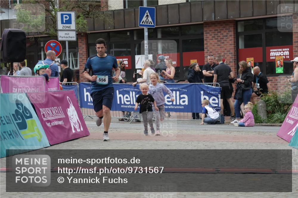 10.05.2026 - 8. Wedeler Halbmarathon Yannick Fuchs http://msf.ph/oto/9731567 10.05.2026 12:21:02 Ziel 556 meine-sportfotos.de