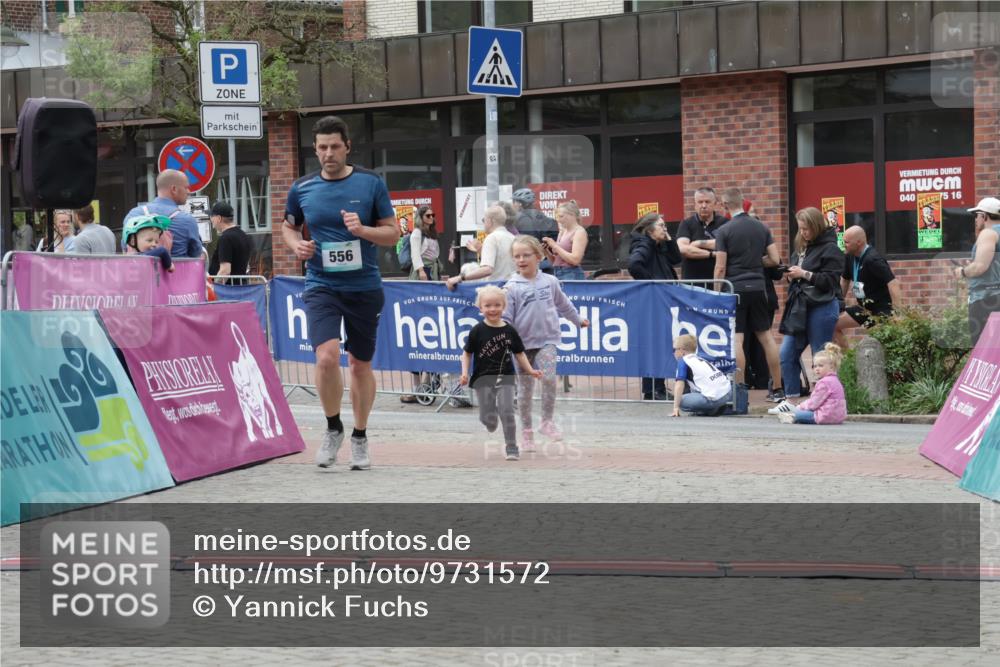 10.05.2026 - 8. Wedeler Halbmarathon Yannick Fuchs http://msf.ph/oto/9731572 10.05.2026 12:21:02 Ziel 556 meine-sportfotos.de