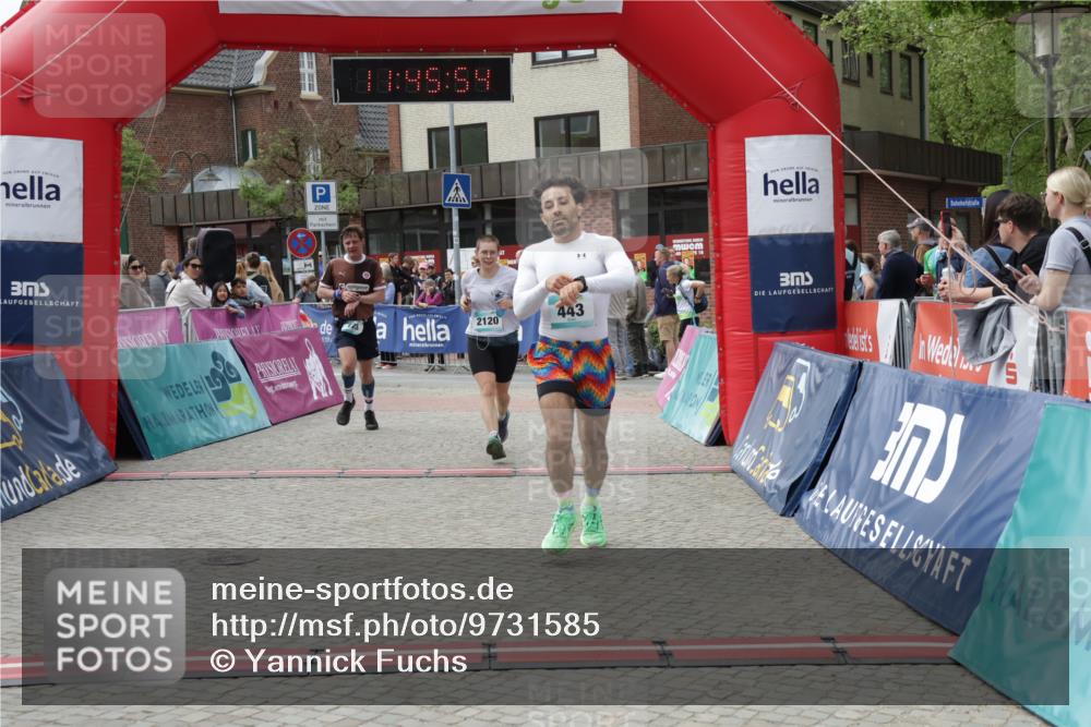 10.05.2026 - 8. Wedeler Halbmarathon Yannick Fuchs http://msf.ph/oto/9731585 10.05.2026 11:45:52 Ziel 443, 725, 2120 meine-sportfotos.de