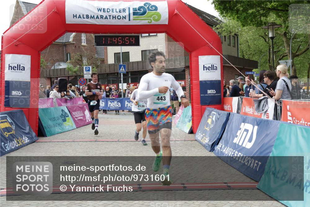 10.05.2026 - 8. Wedeler Halbmarathon Yannick Fuchs http://msf.ph/oto/9731601 10.05.2026 11:45:53 Ziel 443, 725, 759, 2120 meine-sportfotos.de