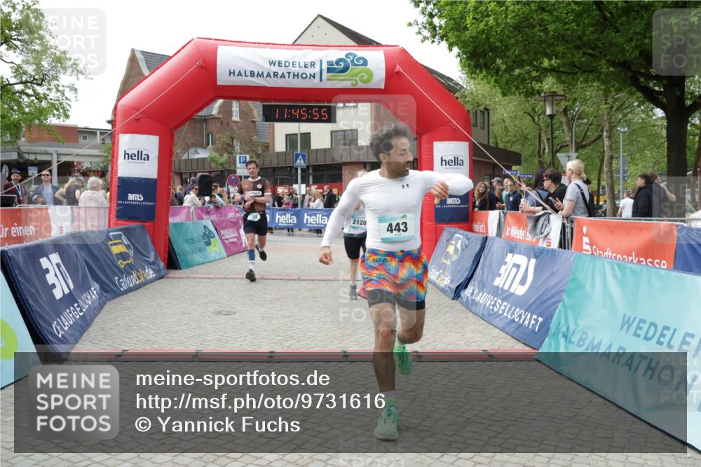 10.05.2026 - 8. Wedeler Halbmarathon Yannick Fuchs http://msf.ph/oto/9731616 10.05.2026 11:45:53 Ziel 443, 725, 759, 2120 meine-sportfotos.de