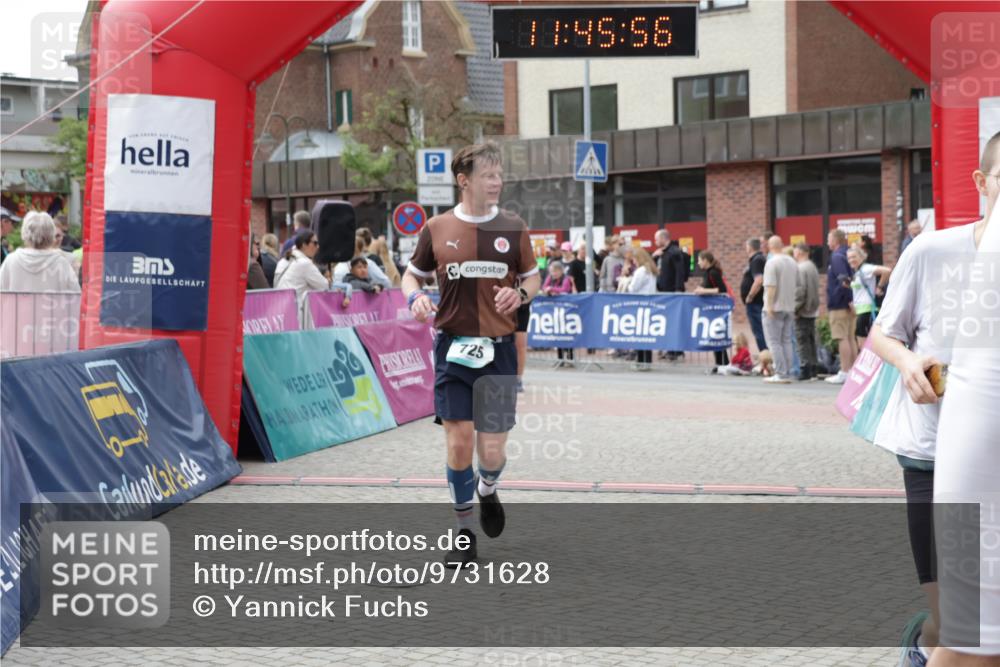 10.05.2026 - 8. Wedeler Halbmarathon Yannick Fuchs http://msf.ph/oto/9731628 10.05.2026 11:45:54 Ziel 443, 725, 759, 2120 meine-sportfotos.de