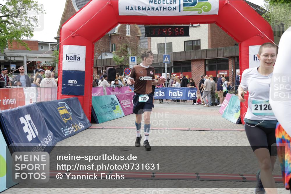 10.05.2026 - 8. Wedeler Halbmarathon Yannick Fuchs http://msf.ph/oto/9731631 10.05.2026 11:45:54 Ziel 443, 725, 759, 2120 meine-sportfotos.de