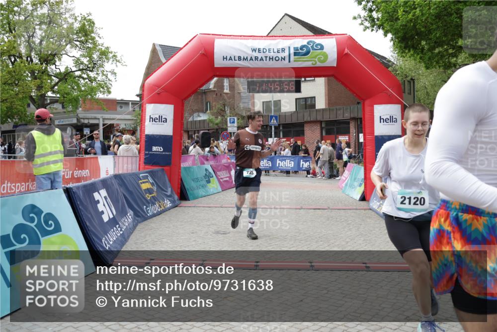 10.05.2026 - 8. Wedeler Halbmarathon Yannick Fuchs http://msf.ph/oto/9731638 10.05.2026 11:45:54 Ziel 443, 725, 759, 2120 meine-sportfotos.de