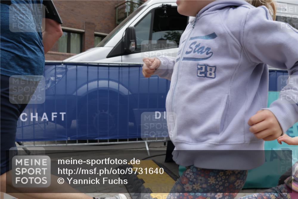 10.05.2026 - 8. Wedeler Halbmarathon Yannick Fuchs http://msf.ph/oto/9731640 10.05.2026 12:21:08 Ziel 556 meine-sportfotos.de