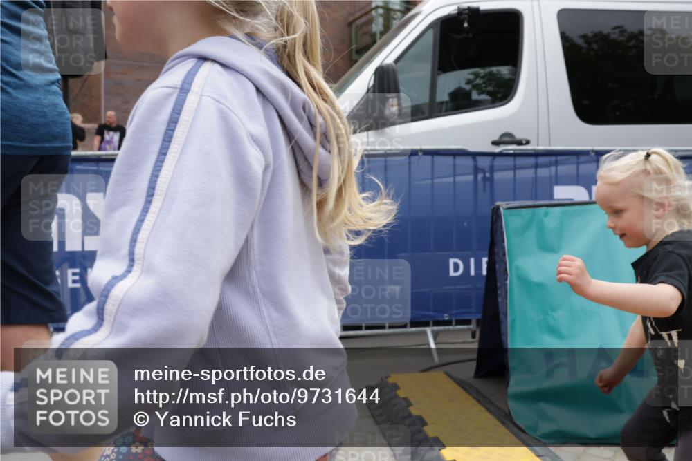 10.05.2026 - 8. Wedeler Halbmarathon Yannick Fuchs http://msf.ph/oto/9731644 10.05.2026 12:21:08 Ziel 556 meine-sportfotos.de