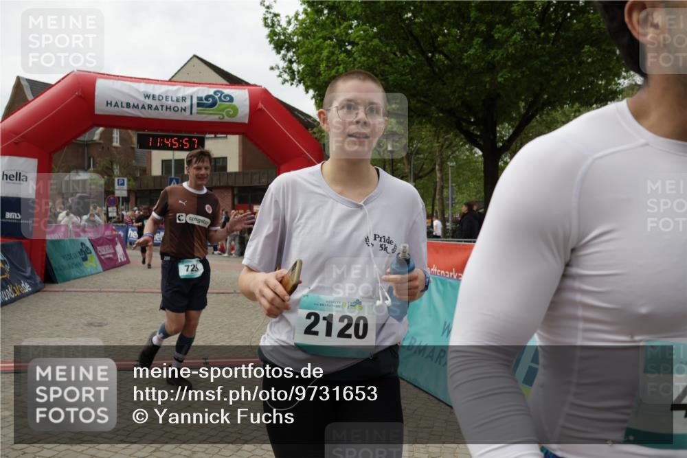 10.05.2026 - 8. Wedeler Halbmarathon Yannick Fuchs http://msf.ph/oto/9731653 10.05.2026 11:45:55 Ziel 443, 725, 759, 2120 meine-sportfotos.de