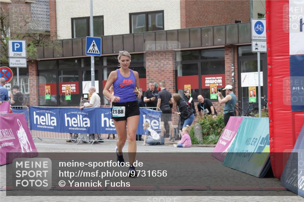10.05.2026 - 8. Wedeler Halbmarathon Yannick Fuchs http://msf.ph/oto/9731656 10.05.2026 12:21:12 Ziel 2188 meine-sportfotos.de