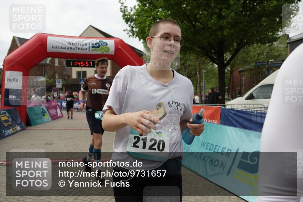 10.05.2026 - 8. Wedeler Halbmarathon Yannick Fuchs http://msf.ph/oto/9731657 10.05.2026 11:45:55 Ziel 443, 725, 759, 2120 meine-sportfotos.de