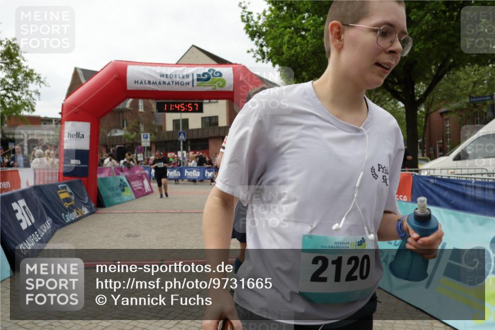 10.05.2026 - 8. Wedeler Halbmarathon Yannick Fuchs http://msf.ph/oto/9731665 10.05.2026 11:45:56 Ziel 443, 725, 759, 2120 meine-sportfotos.de